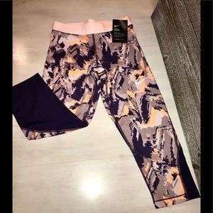 NWT ! NIKE PRO COOL GIRLS CAPRI’S DRI-FIT!!